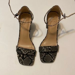 Block heel sandal
